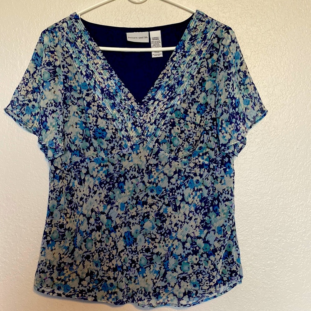Jaclyn Smith brand, blue top. Size large.